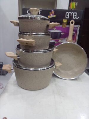 Forged granite-coated cookware with wood handle and stainless steel lid in gift box
